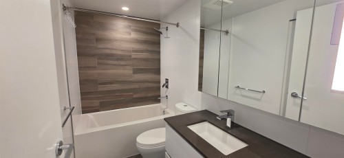 812-13655 Fraser Highway, Surrey, BC 