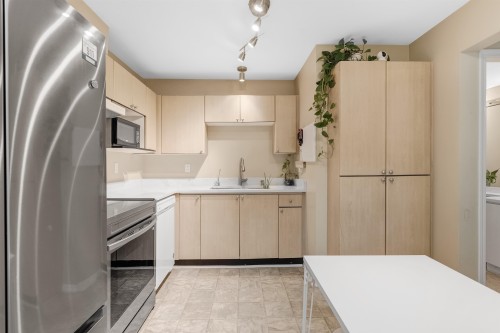 207-10186 155 Street, Surrey, BC 