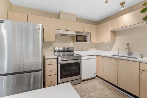 207-10186 155 Street, Surrey, BC 