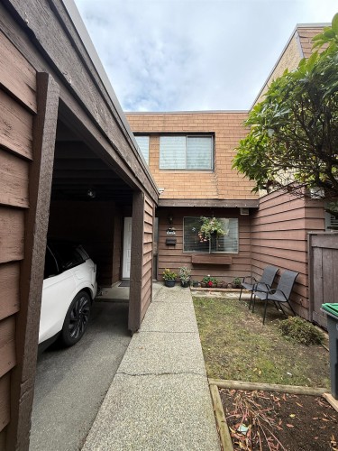 222-9462 Prince Charles Boulevard, Surrey, BC 