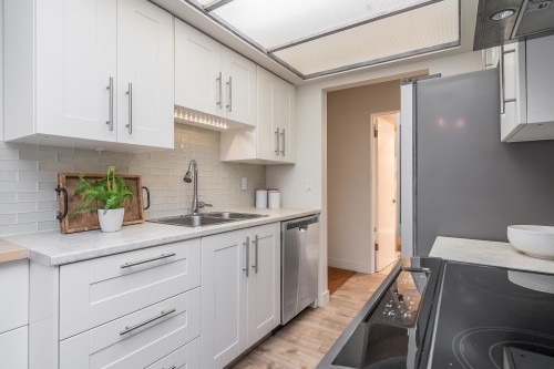 303-1360 Martin Street  White Rock, BC V4B 3W5