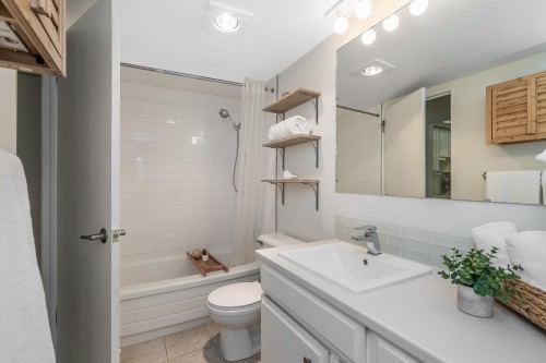 303-1360 Martin Street, White Rock, BC 