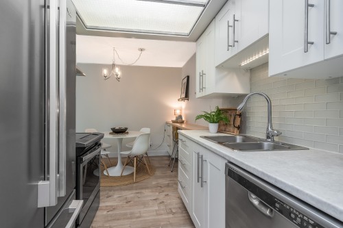 303-1360 Martin Street, White Rock, BC 