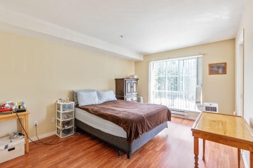 202-9951 152 Street, Surrey, BC 