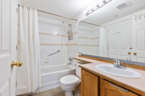 202-9951 152 Street, Surrey, BC 