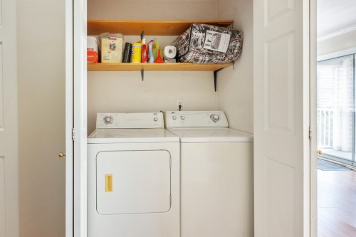 202-9951 152 Street, Surrey, BC 