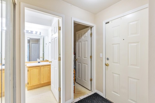 202-9951 152 Street, Surrey, BC 