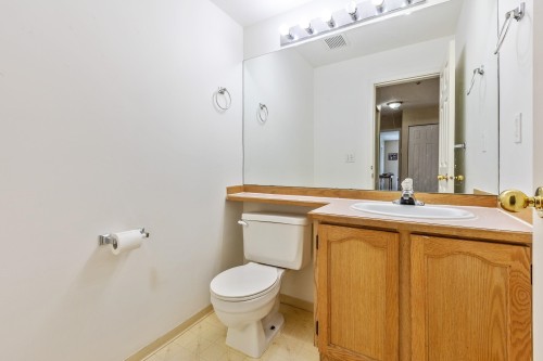 202-9951 152 Street, Surrey, BC 