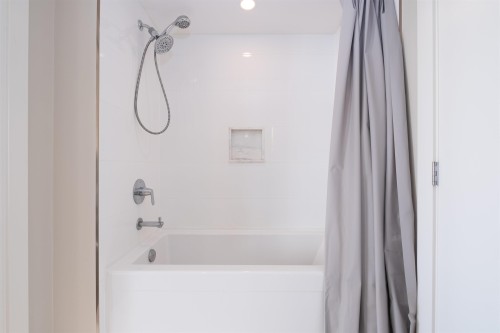 17Xx-13398 104 Avenue, Surrey, BC 