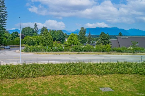 10-17557 100 Avenue, Surrey, BC 