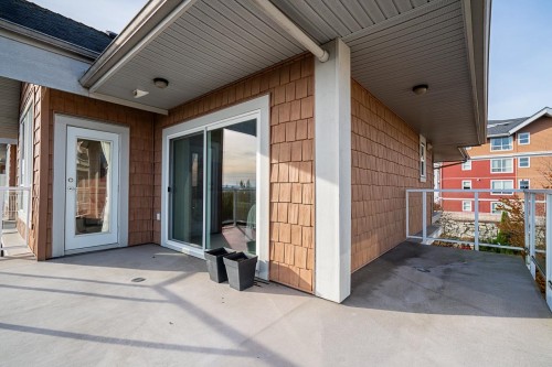 402-6450 194 Street, Surrey, BC 