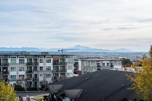 402-6450 194 Street, Surrey, BC 