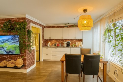 104-19352 Fraser Highway, Surrey, BC 