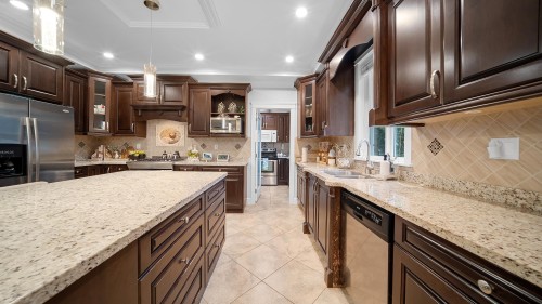 15038 70 Avenue, Surrey, BC 