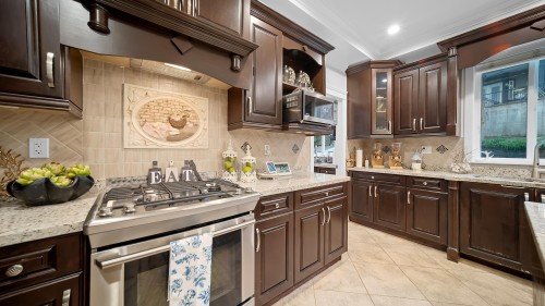 15038 70 Avenue, Surrey, BC 