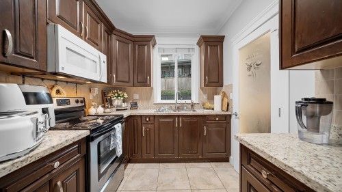 15038 70 Avenue, Surrey, BC 