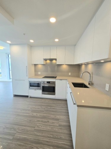 2808-13675 107A Avenue, Surrey, BC 