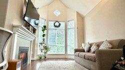 409-9979 140 Street  Surrey, BC V3T 5W2