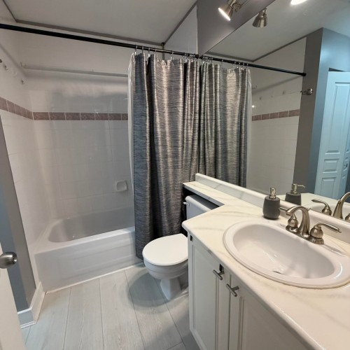 409-9979 140 Street, Surrey, BC 