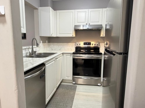 409-9979 140 Street, Surrey, BC 