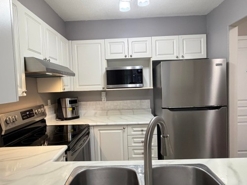 409-9979 140 Street, Surrey, BC 