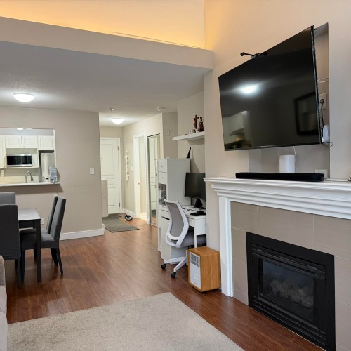 409-9979 140 Street, Surrey, BC 