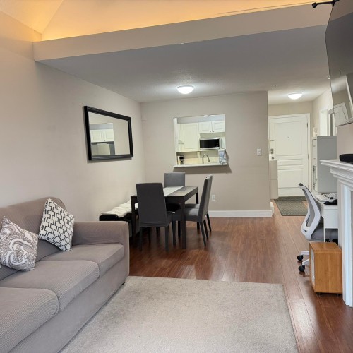 409-9979 140 Street, Surrey, BC 