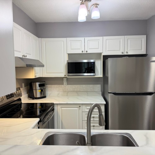 409-9979 140 Street, Surrey, BC 