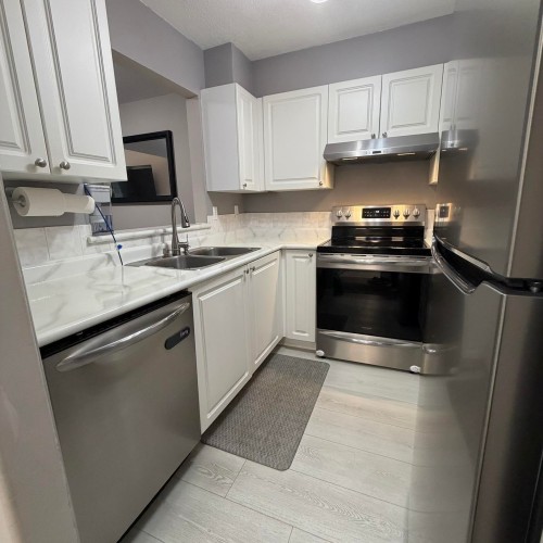 409-9979 140 Street, Surrey, BC 