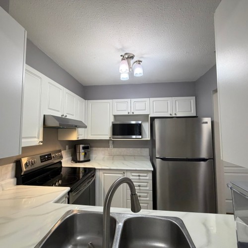 409-9979 140 Street, Surrey, BC 