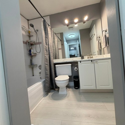 409-9979 140 Street, Surrey, BC 