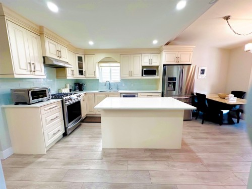 12960 74 Avenue, Surrey, BC 