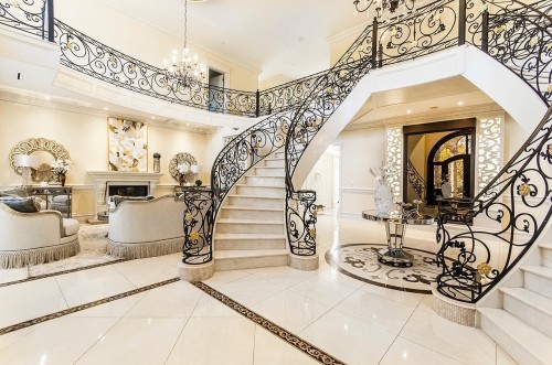 7367 149A St, Surrey, BC 