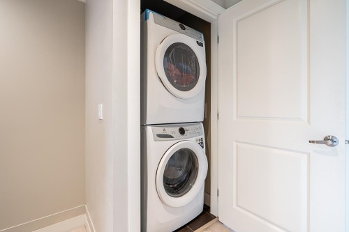 8-19097 64 Avenue, Surrey, BC 