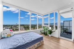 2001-10448 University Drive  Surrey, BC V3T 0S7