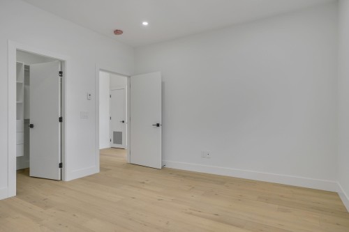 15919 Russell Avenue, White Rock, BC 