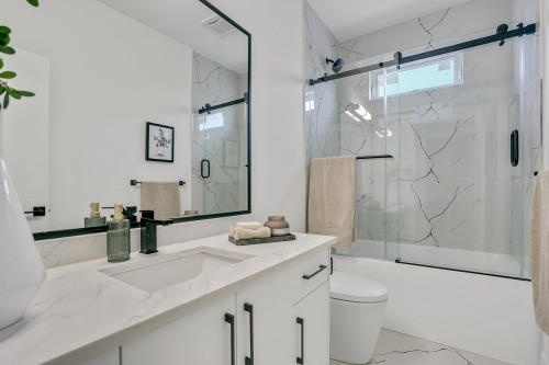 15919 Russell Avenue, White Rock, BC 