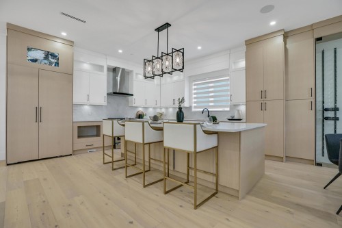 15919 Russell Avenue, White Rock, BC 