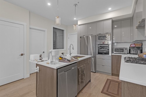 405-14438 72 Avenue, Surrey, BC 