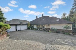 16498 77 Avenue  Surrey, BC V4N 0L5