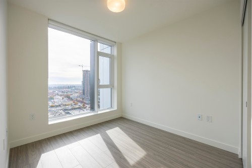 2302-13675 107A Ave, Surrey, BC 