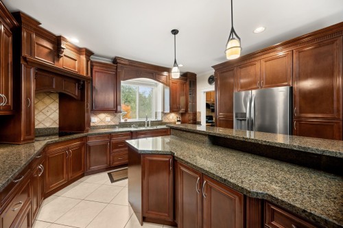 16416 92A Avenue, Surrey, BC 