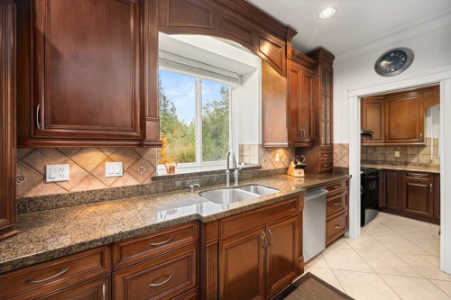 16416 92A Avenue, Surrey, BC 