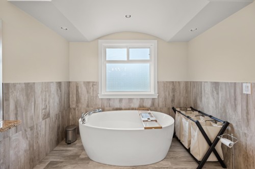 16416 92A Avenue, Surrey, BC 