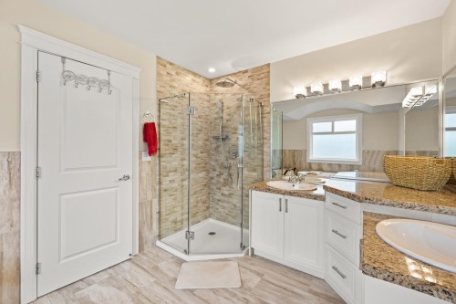 16416 92A Avenue, Surrey, BC 