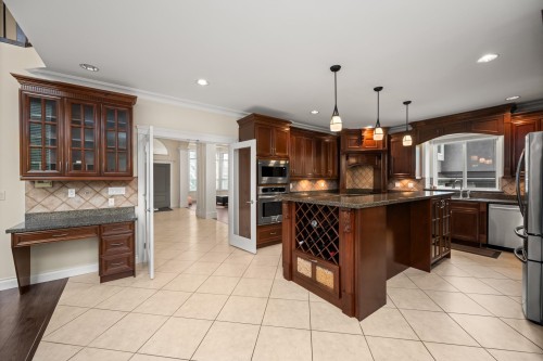 16416 92A Avenue, Surrey, BC 