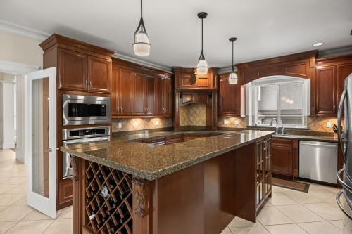 16416 92A Avenue, Surrey, BC 