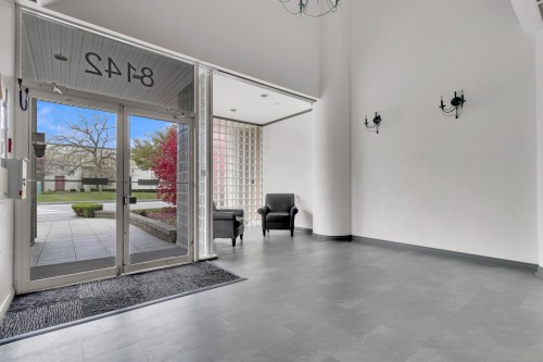 208-8142 120A Street, Surrey, BC 