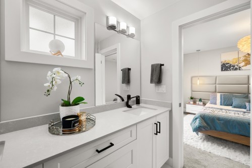 11-19501 74 Avenue, Surrey, BC 