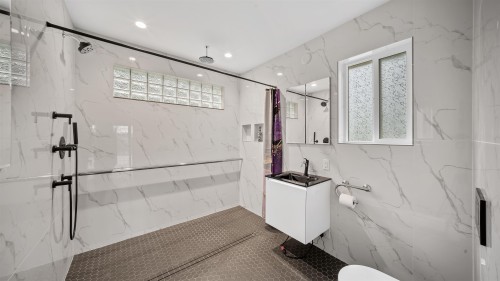 2250 Sentinel Drive, Abbotsford, BC 